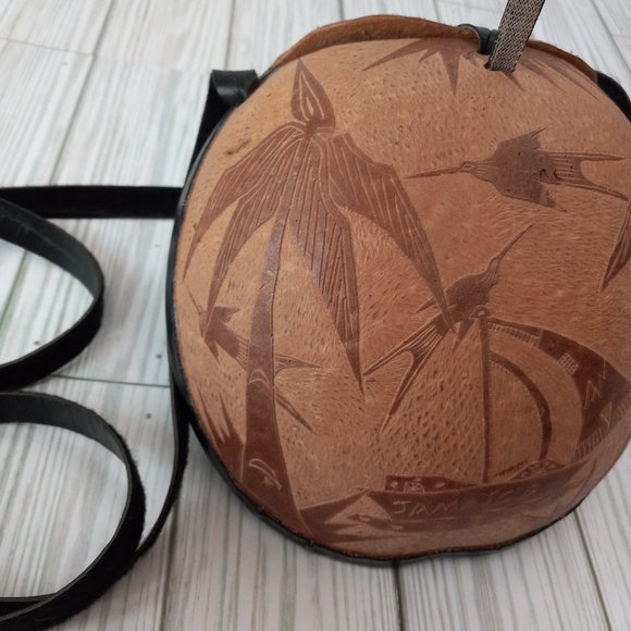 Jamaica Etched Coconut Tropical Crossbody Purse - Picture 3 of 12